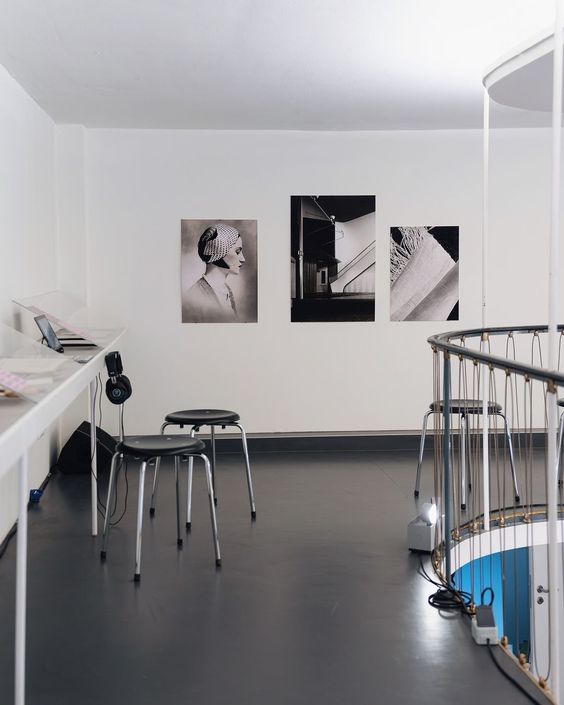 Judith Raum’un yerleştirmesi Otti Berger. Weaving For Modernist Architecture, temporary Bauhaus-Archiv’de (15/03/2024)